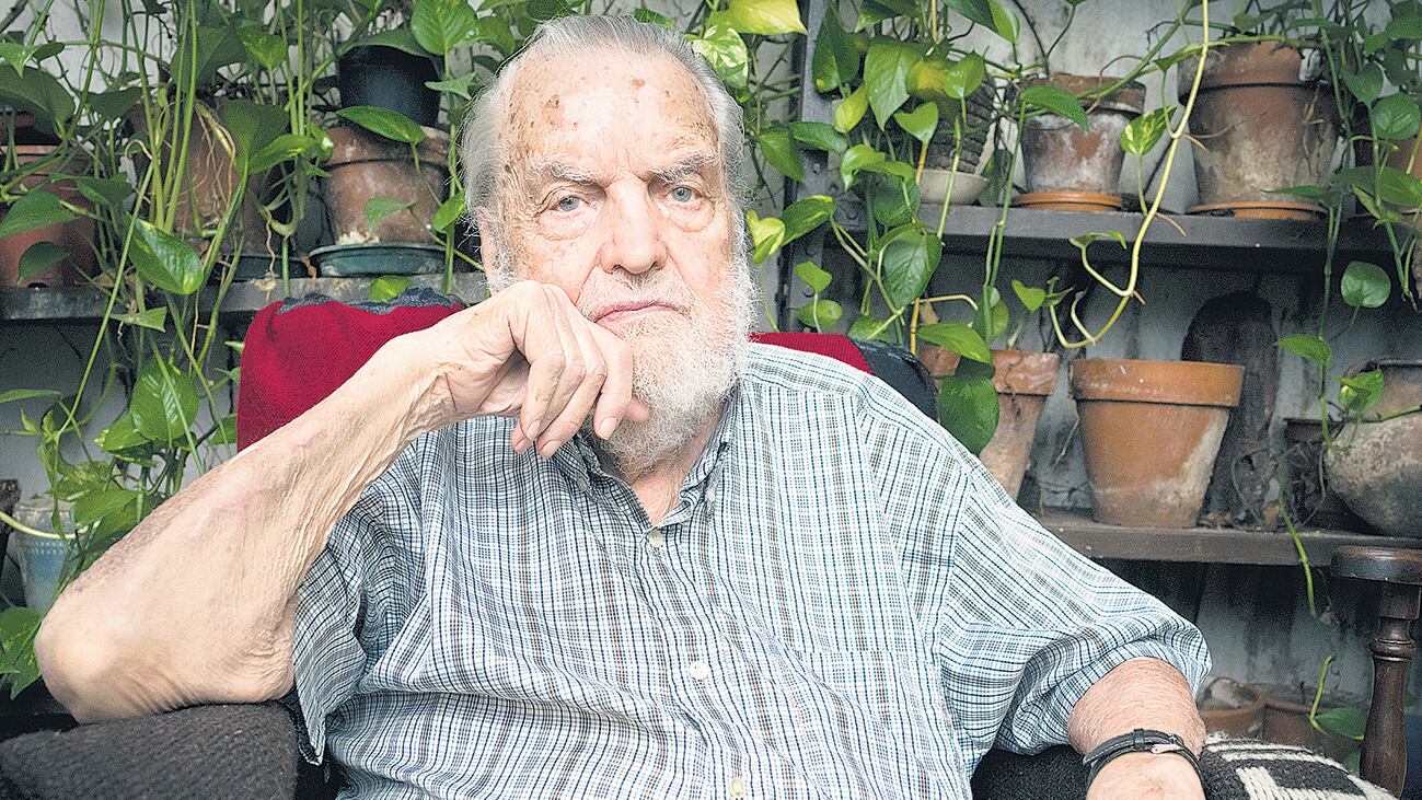 “De una chispa se reavivará el fuego” era el lema de la publicación creada por Osvaldo Bayer.