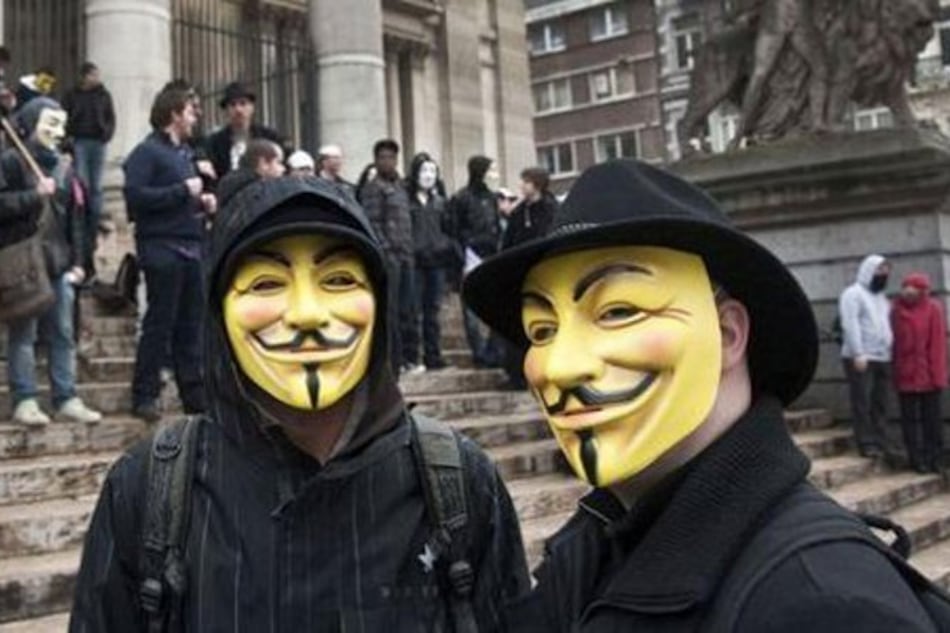 Anonymous hackeó la página web de Trump.