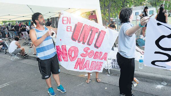 Los trabajadores del INTI marcaron la contradicción entre los despidos y los gastos de la gestión.
