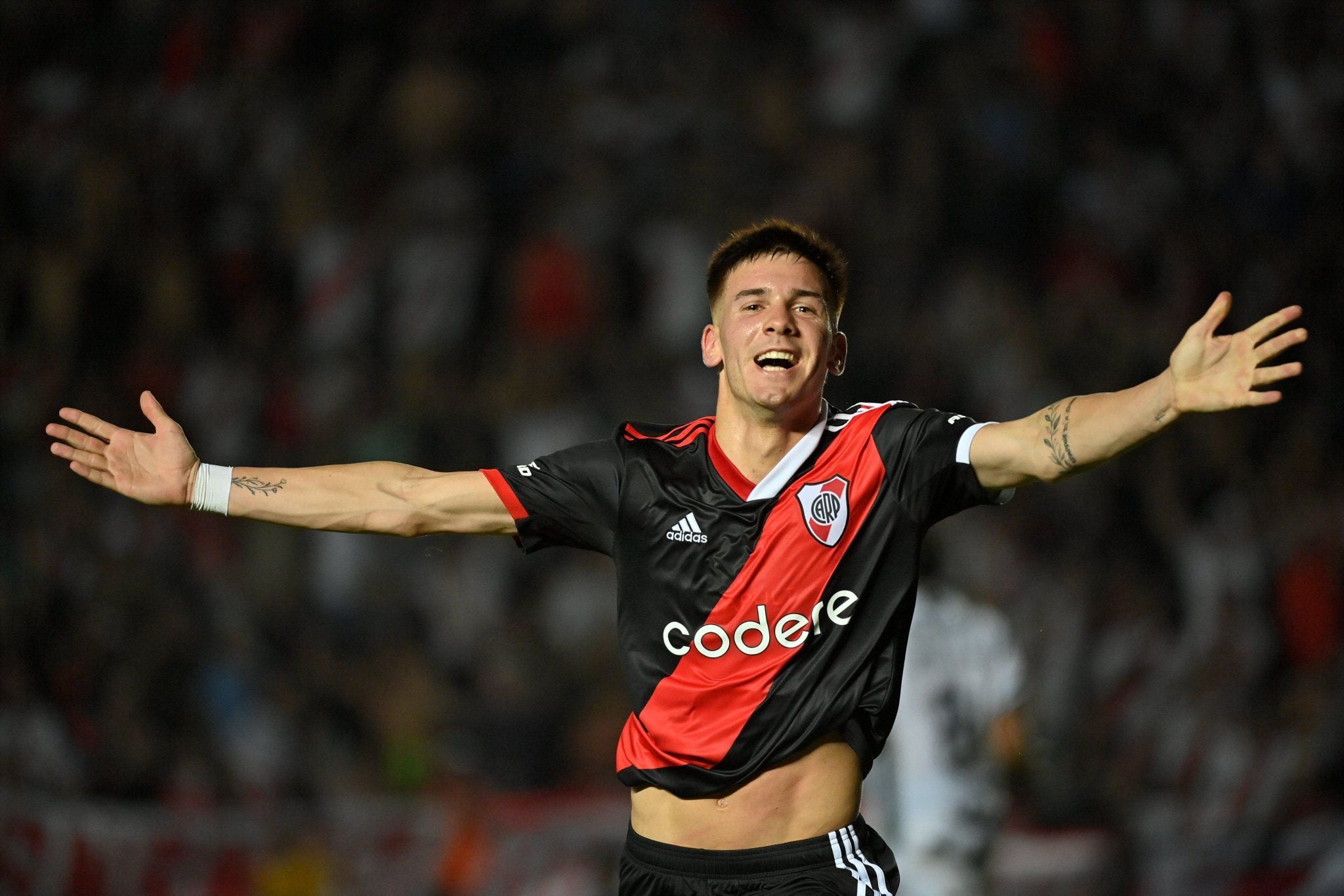 Franco Mastantuono, River quiere extenderle el vínculo hasta 2027. 