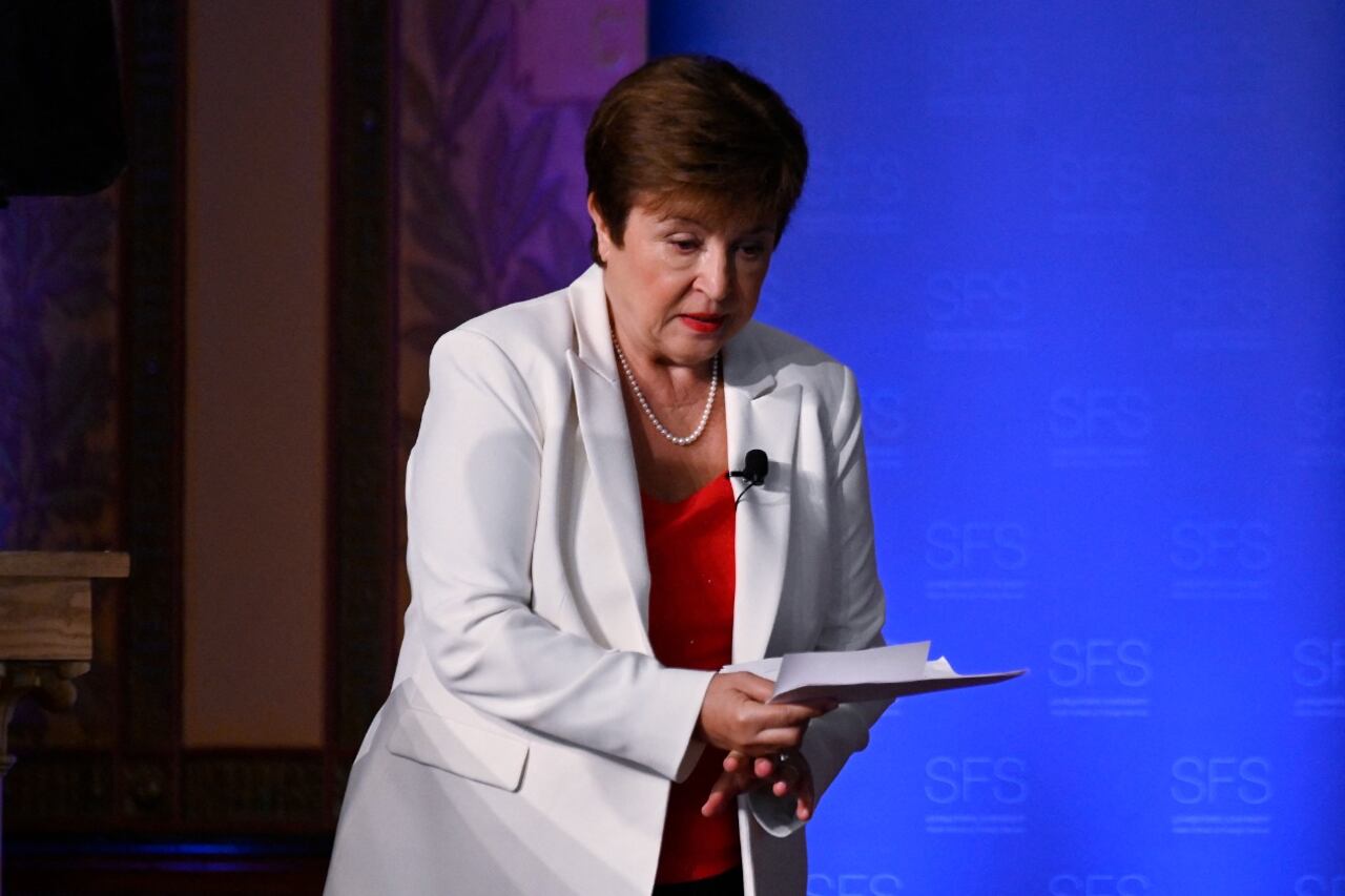 Kristalina Gerogieva, titular del FMI, se comprometió a llevar al directorio el reclamo de eliminar el sobrecargo en la tasa de interéses.