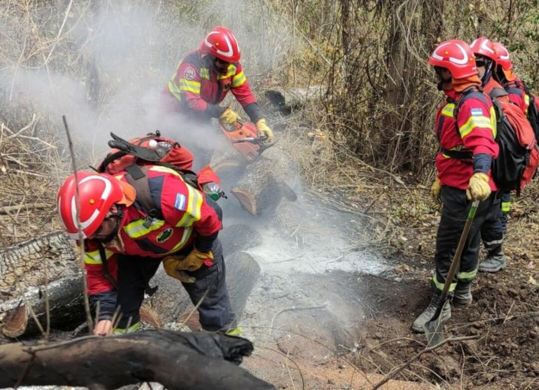 Brigadistas nacionales se incorporaron a los trabajos contra el fuego.