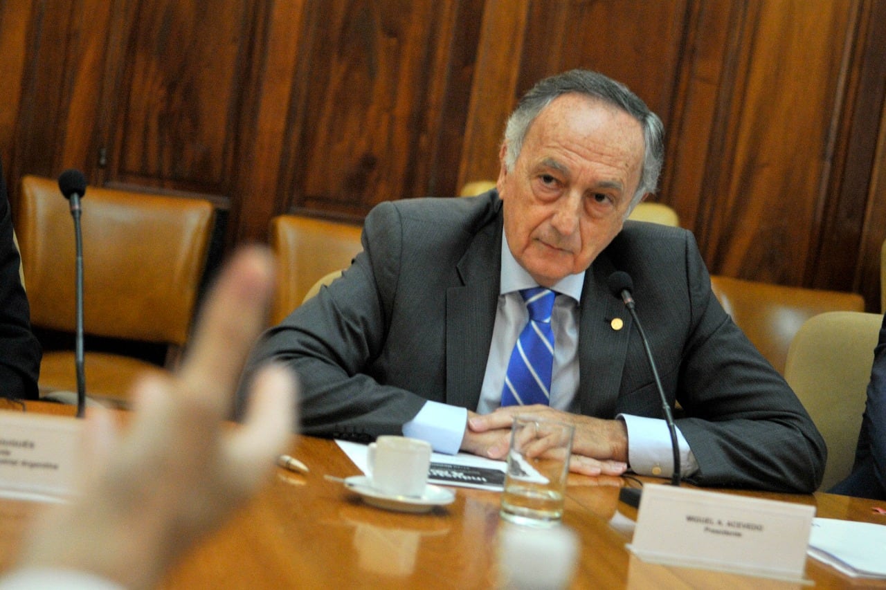 Acevedo está cerca de cumplir su mandato en la central fabril y hay dos cuadros que ya pelean por su lugar.