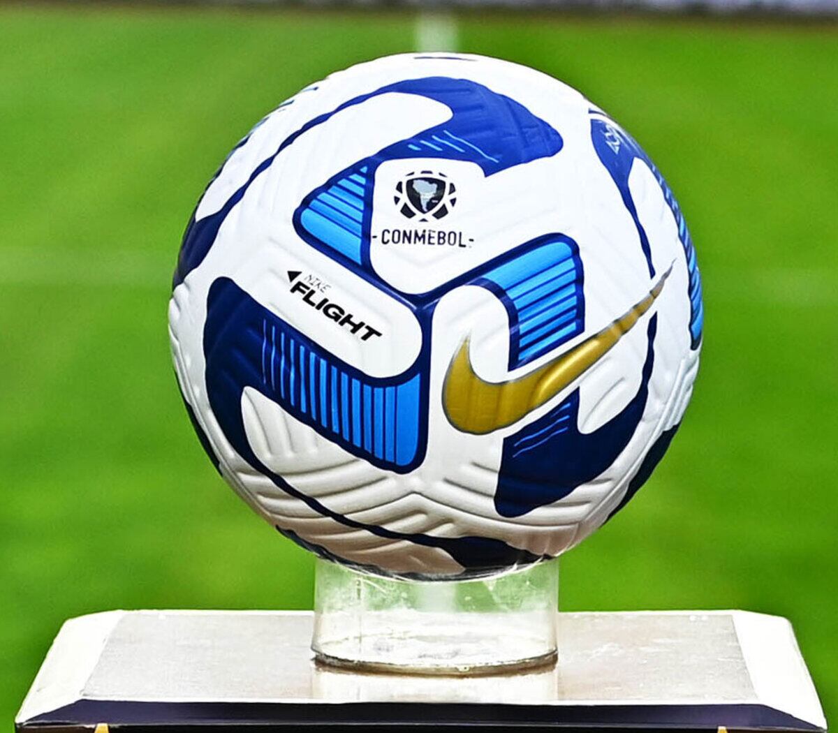 Pelota oficial de la Copa Libertadores 2023