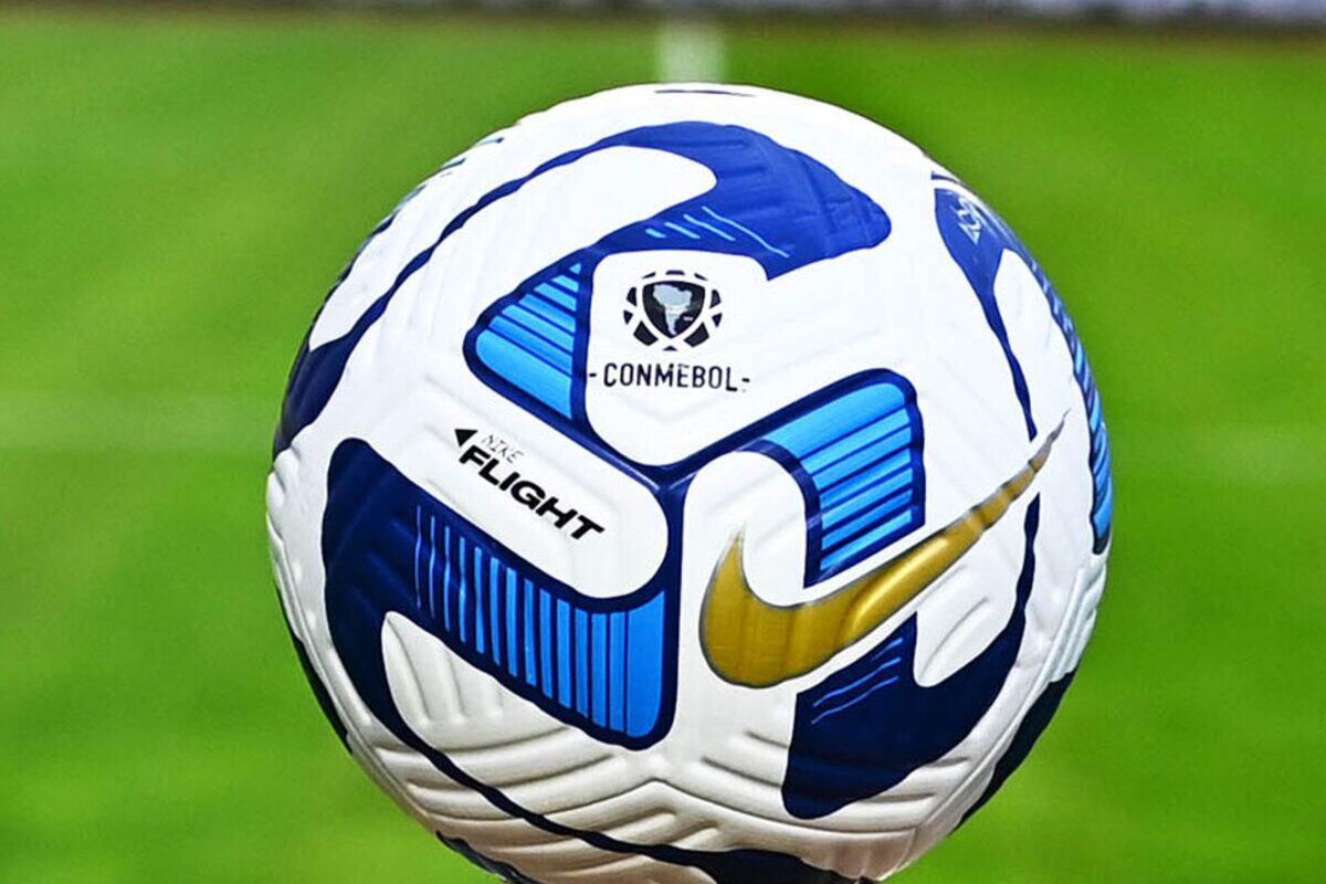 Pelota oficial de la Copa Libertadores 2023