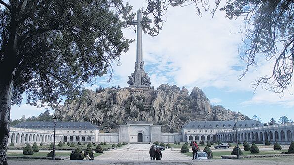 El monumento del Valle de los Caídos, creado por el dictador Francisco Franco con el trabajo de prisioneros republicanos.