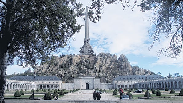 El monumento del Valle de los Caídos, creado por el dictador Francisco Franco con el trabajo de prisioneros republicanos.