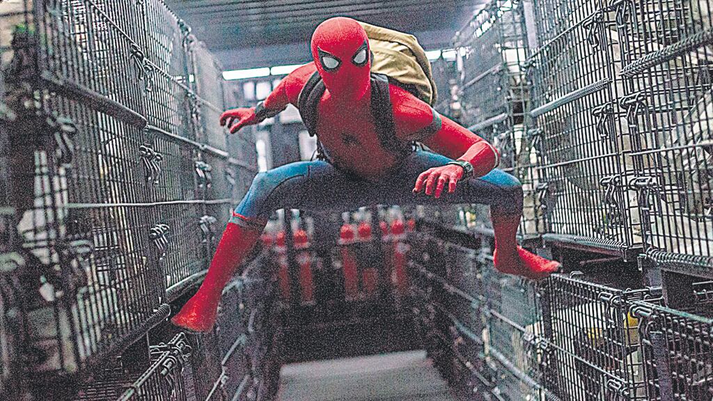 Tom Holland interpreta al eterno arácnido.