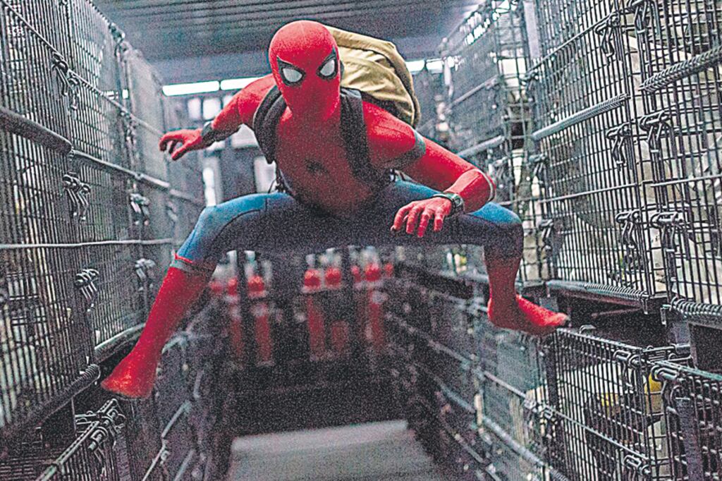 Tom Holland interpreta al eterno arácnido.