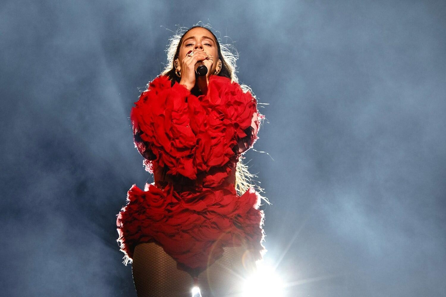 Rosalía en un show íntimo en Madrid, con previa y entrevista, es uno de los planes en pantalla para el finde que comienza.