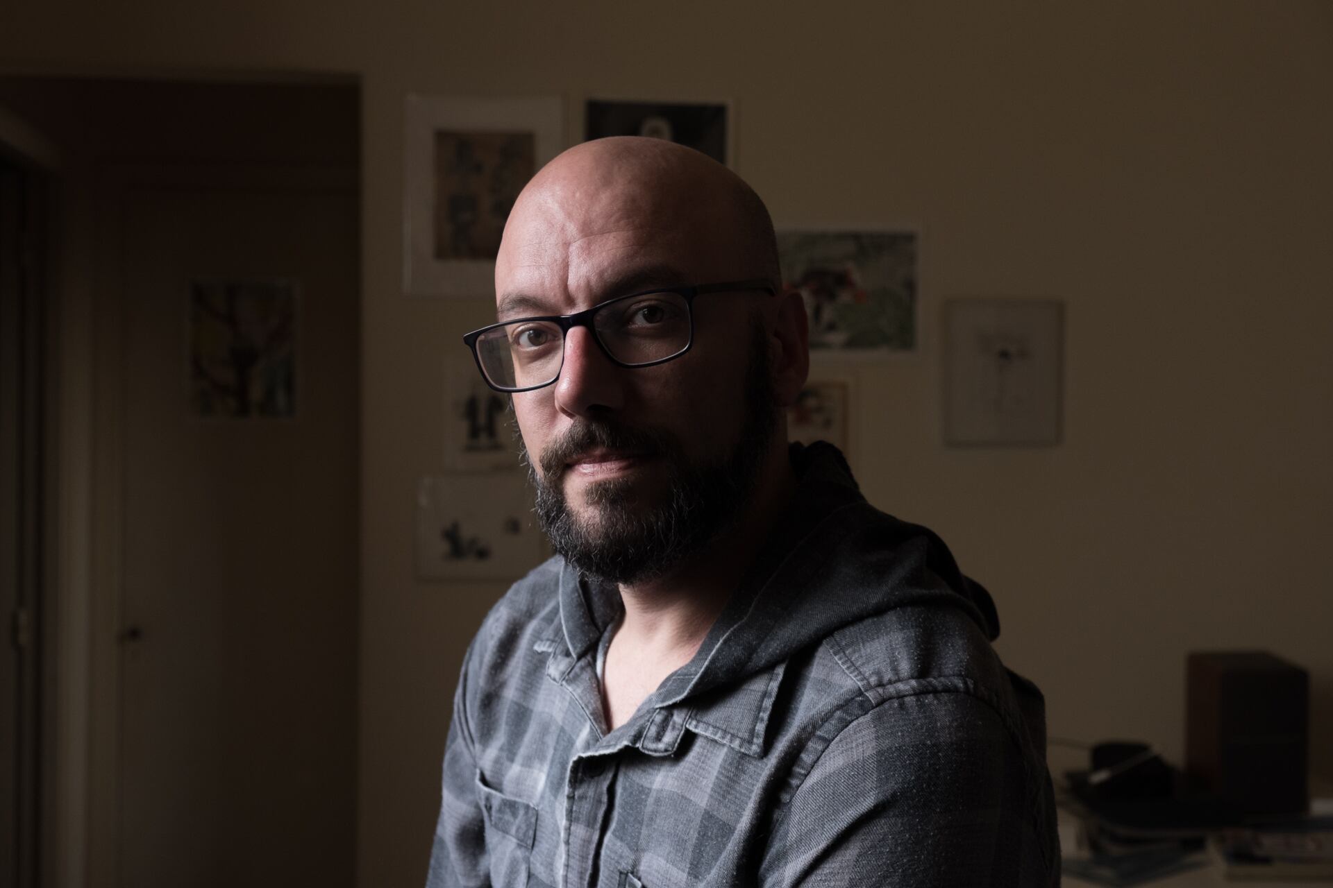 Antes de "El mundo extraño", Loris Z hizo "Navidad de reserva", con El Mató como marco de una relación nueva.