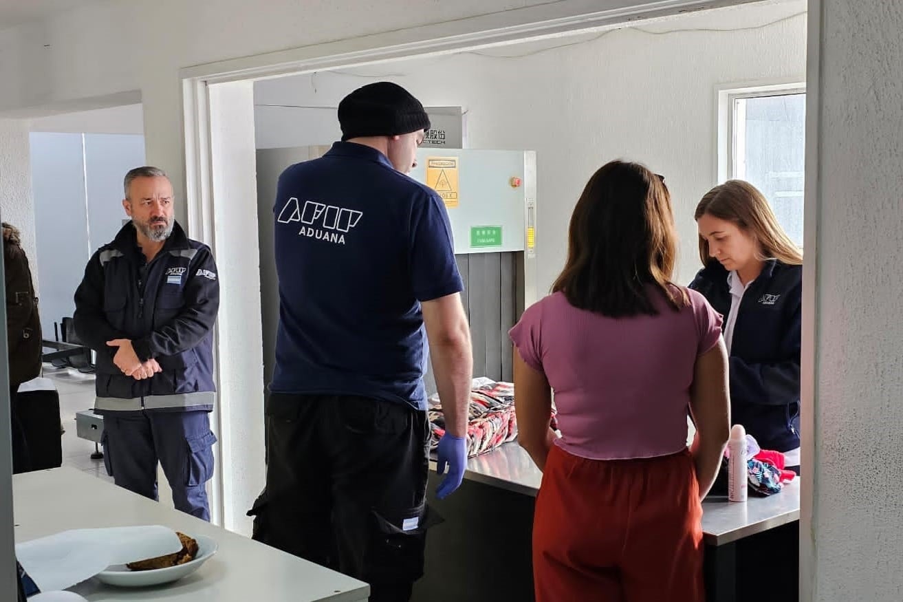 La Aduana rescató a 4 mujeres que eran víctimas de una red de trata de personas. (Imagen: Aduana)