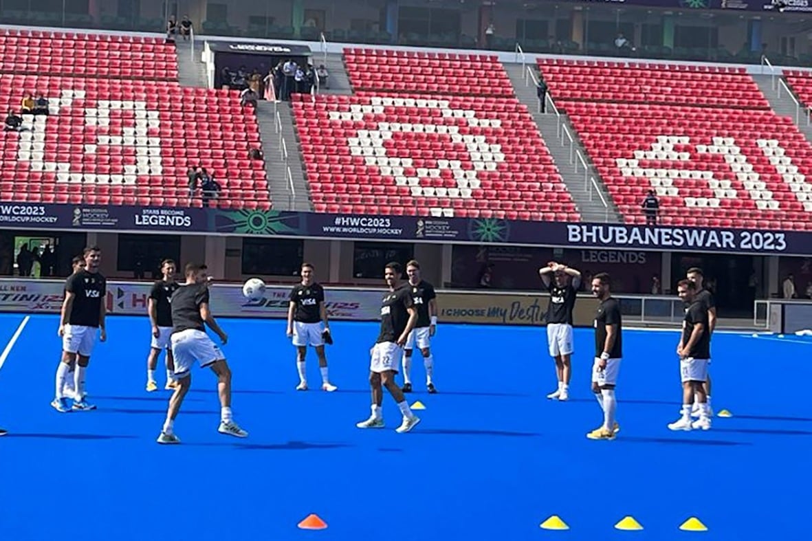 Un poco de fútbol en la práctica de Los Leones