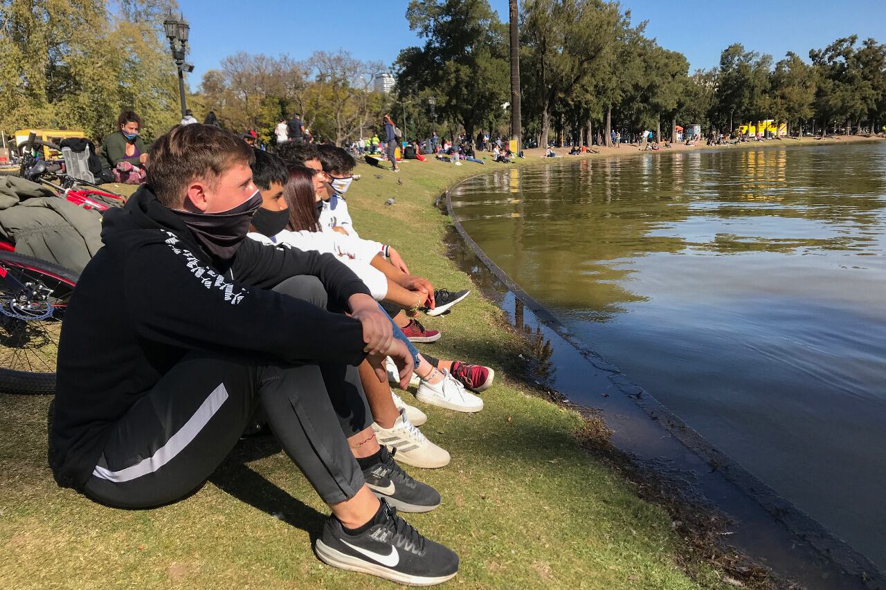 Se habilitarían las reuninoes de hasta 20 personas en el espacio público.