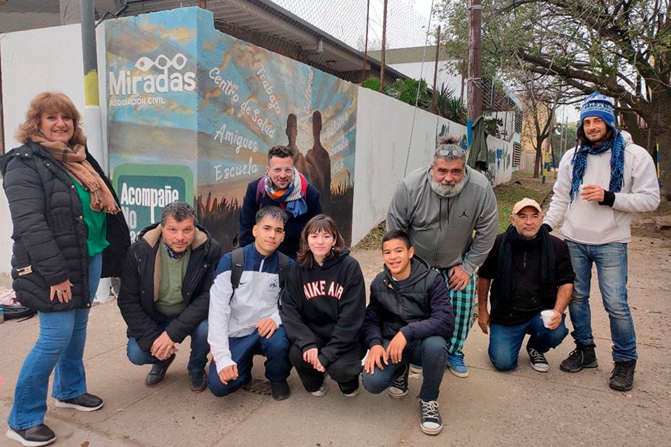 Se pintó un mural en la Escuela de Educación Técnica 342 Luis Pasteur, ubicada en Superí 2450. 