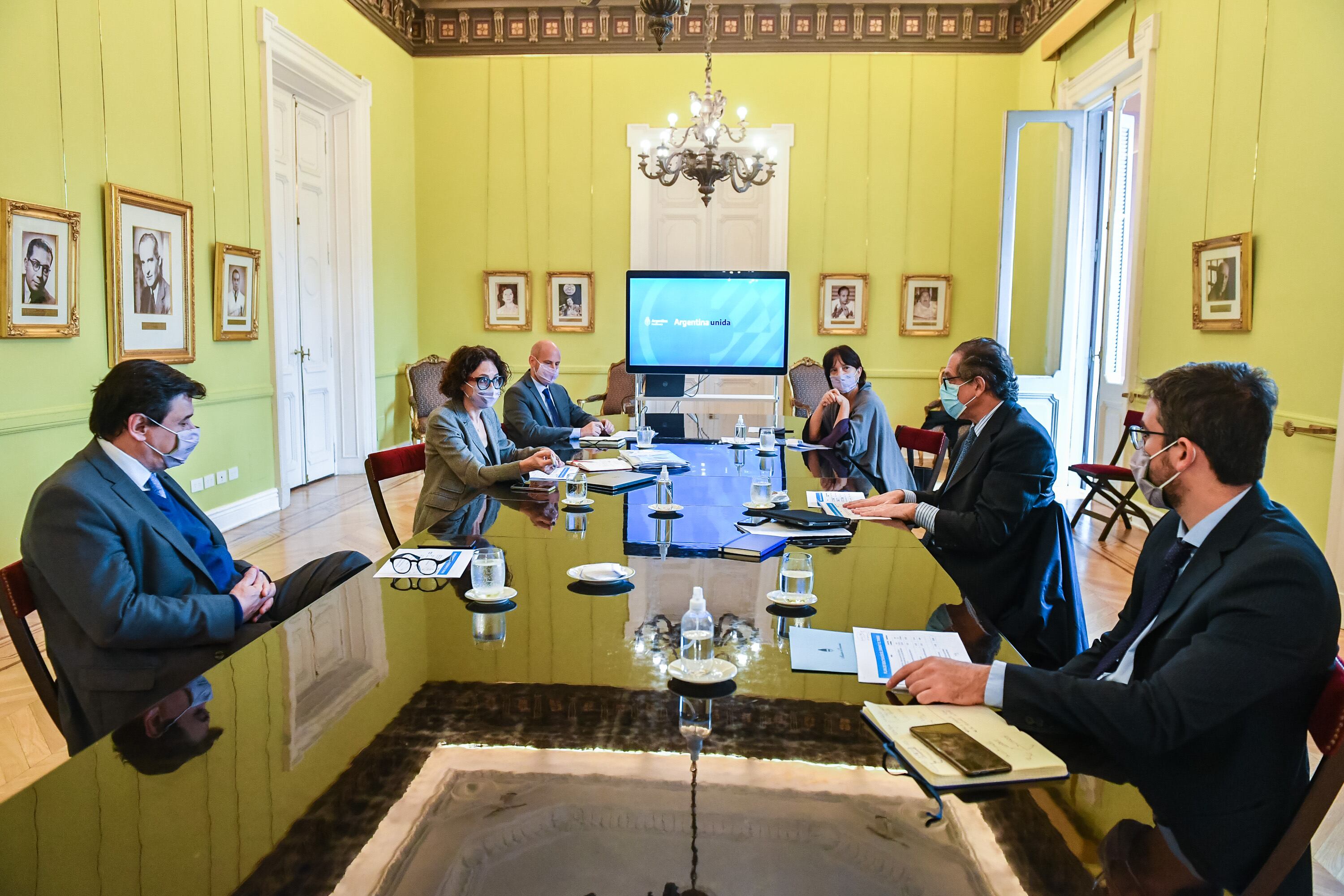 Los ministros de áreas técnicas, en el encuentro en el Salón de los Científicos.