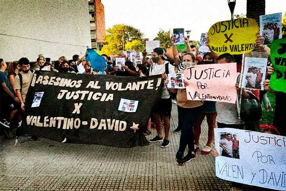 Familiares y amigos de las víctimas reclamaron justicia estos tres años.