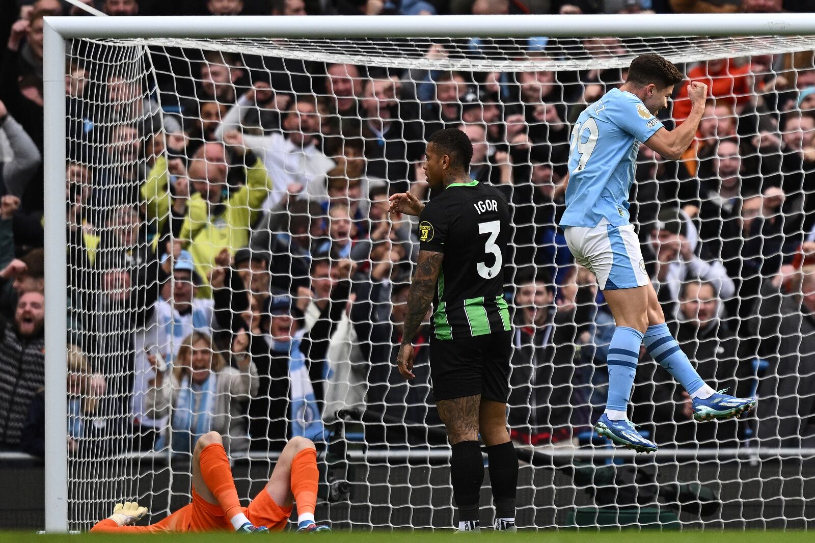 Julián Álvarez celebra el gol con el que abrió el marcador