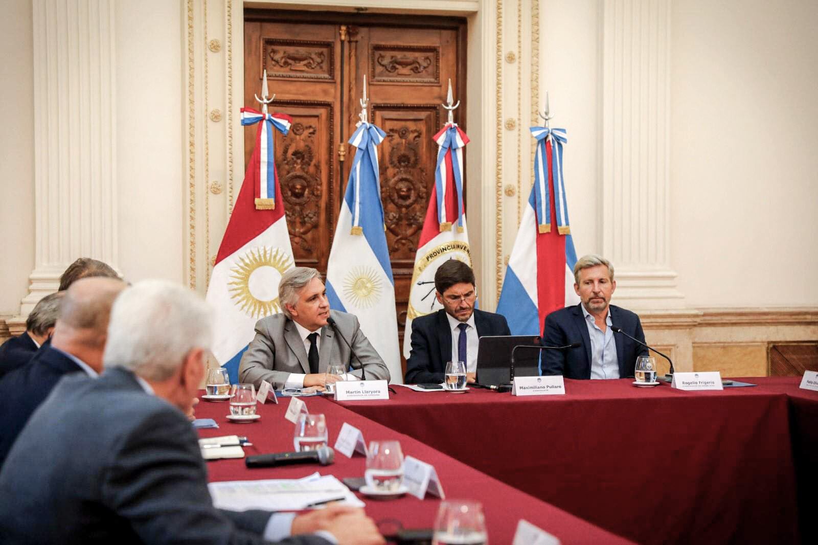 Llaryora, Pullaro y Frigerio, se reunieron el martes en Santa Fe.