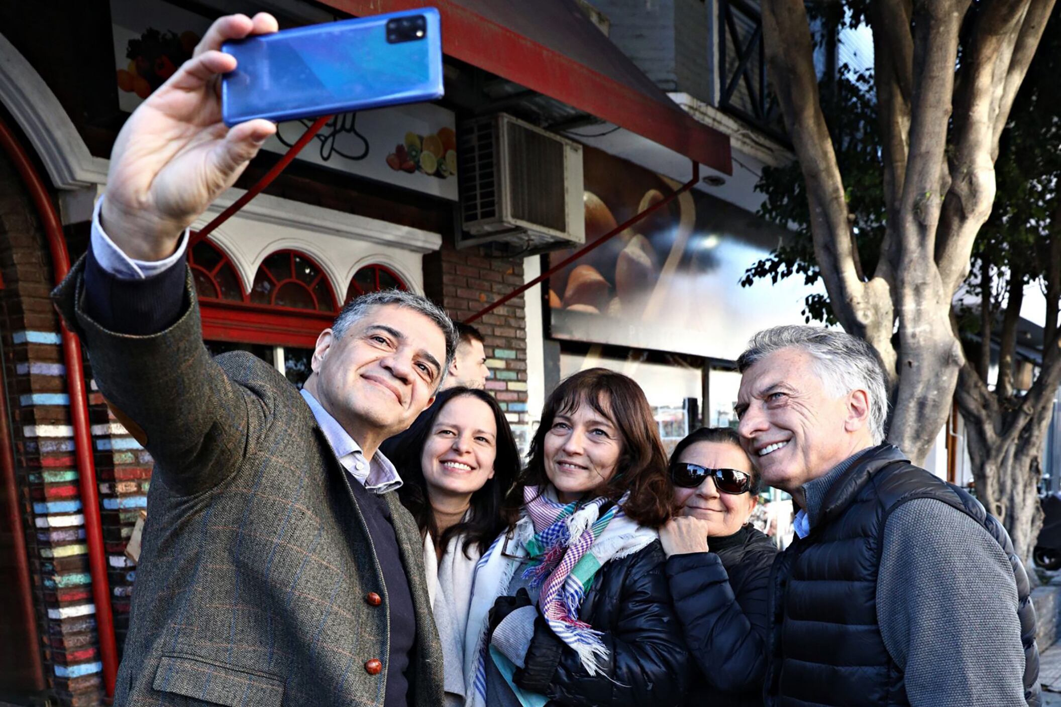 Los primos Jorge y Mauricio Macri, en modo campaña en la Ciudad.