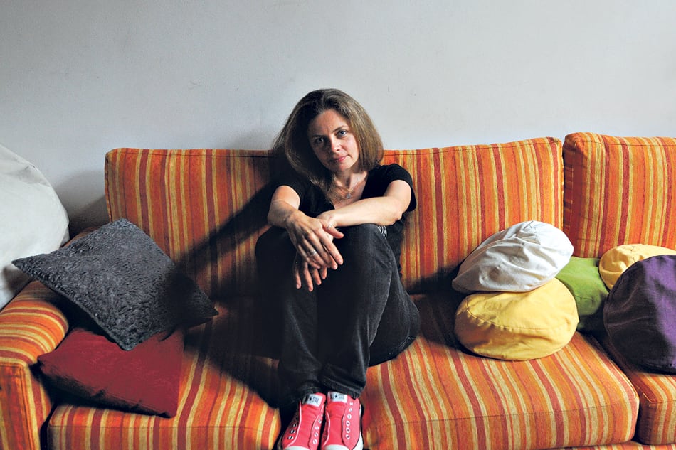 El libro de Bombara fue publicado en una colección juvenil, pero pasa por encima, ya desde su portada, de esa casilla.