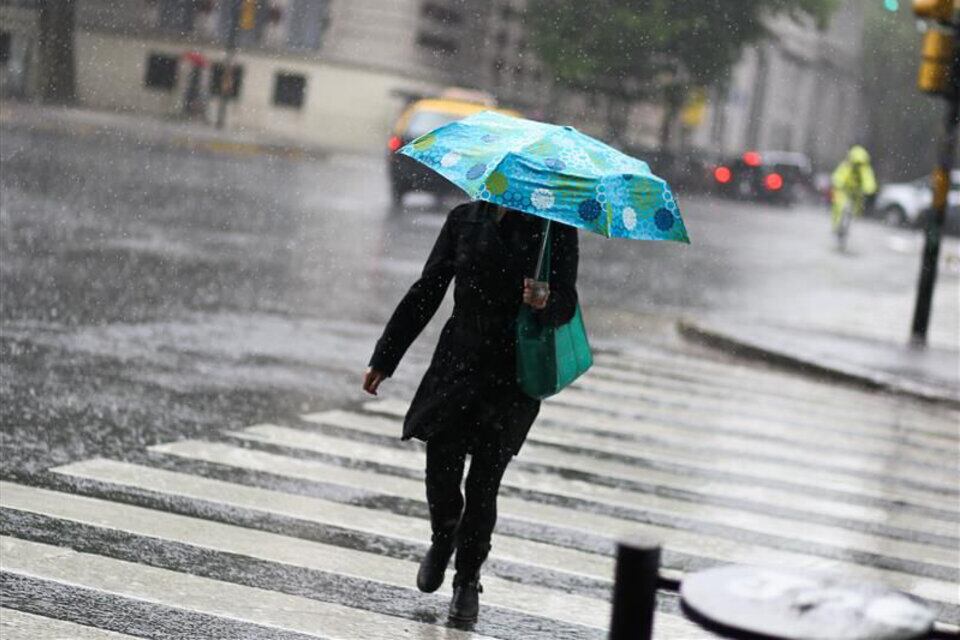 El miércoles las temperaturas estarán entre 11°C y 14°C, con cielo cubierto y con posibilidad de lluvias por la tarde-noche (Foto: Télam)