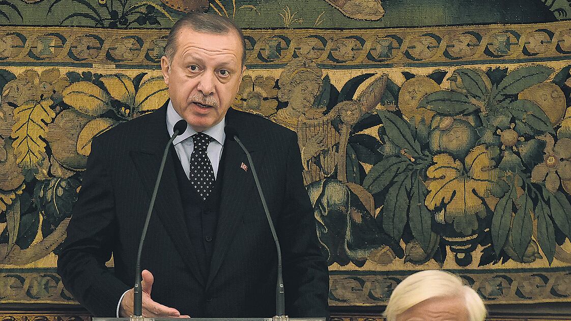 Erdogan fue duro con Israel y Estados Unidos al tiempo que convocó a los líderes musulmanes.