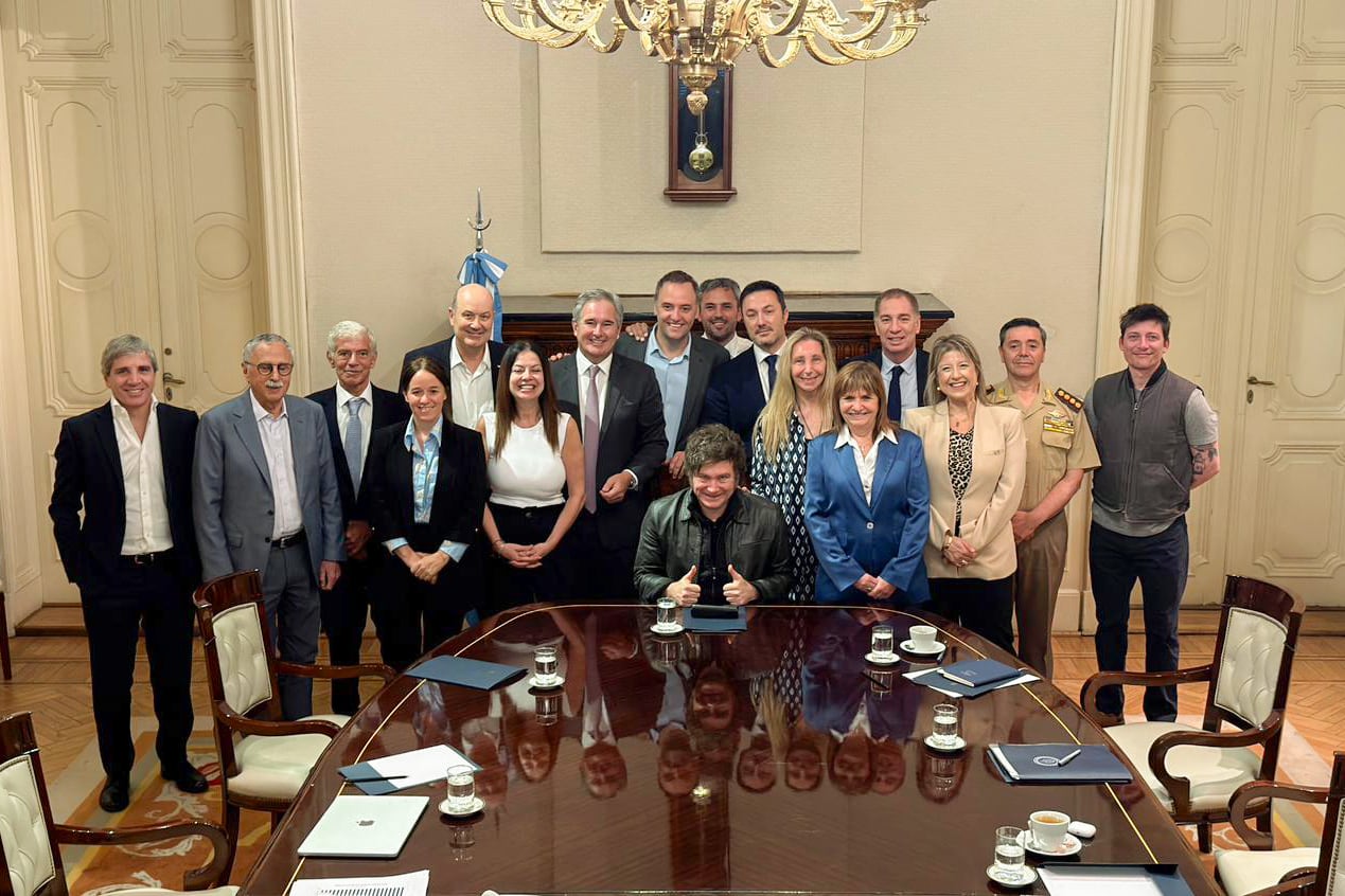 milei con su gabinete 26/11/2025