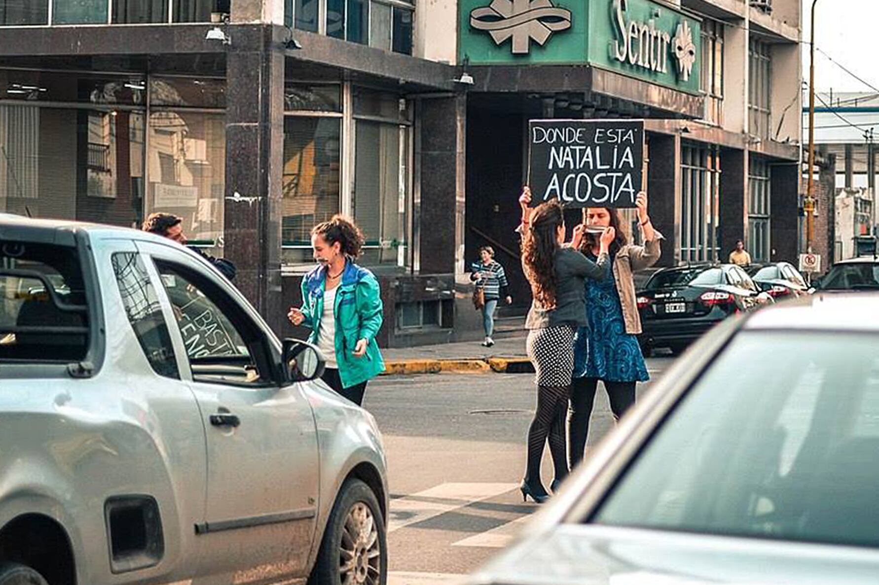 Ayer, en la zona céntrica de Santa Fe, familiares y amigos exigieron justicia.
