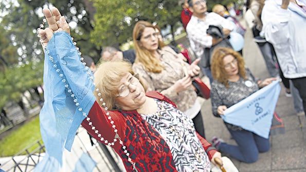 Las antiderechos confrontaron contra la voluntad y la salud de la niña.