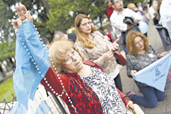 Las antiderechos confrontaron contra la voluntad y la salud de la niña.
