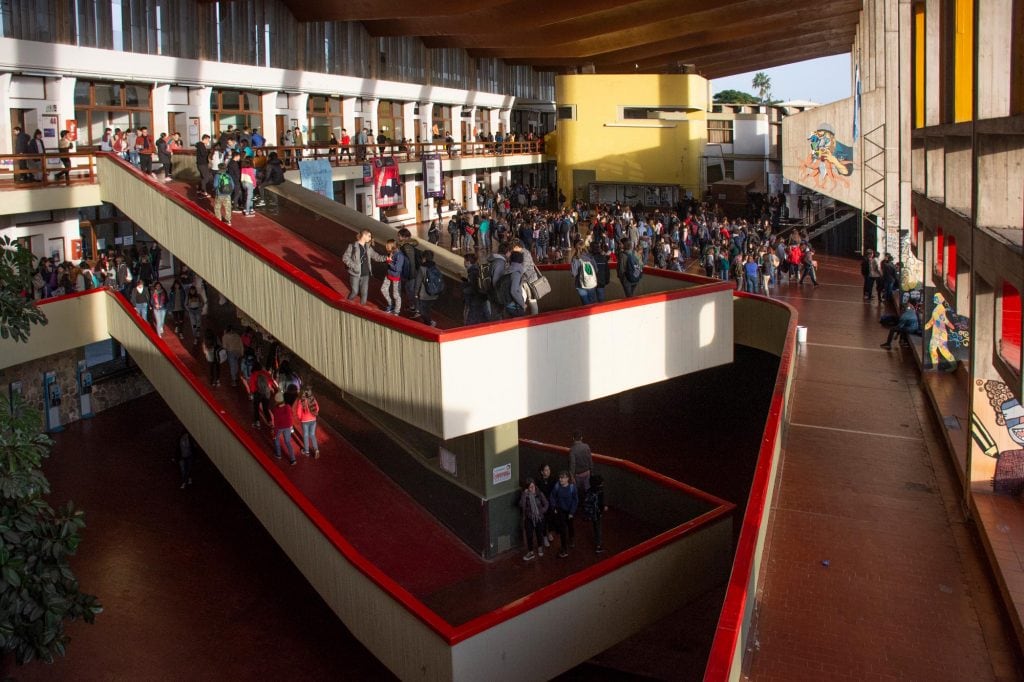 Un estudiante utilizó la Inteligencia Artificial para hacer un video porno con el rostro de sus compañeras.