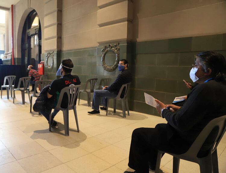 Unas 400 personas participaron hoy de los testeos en Retiro. 