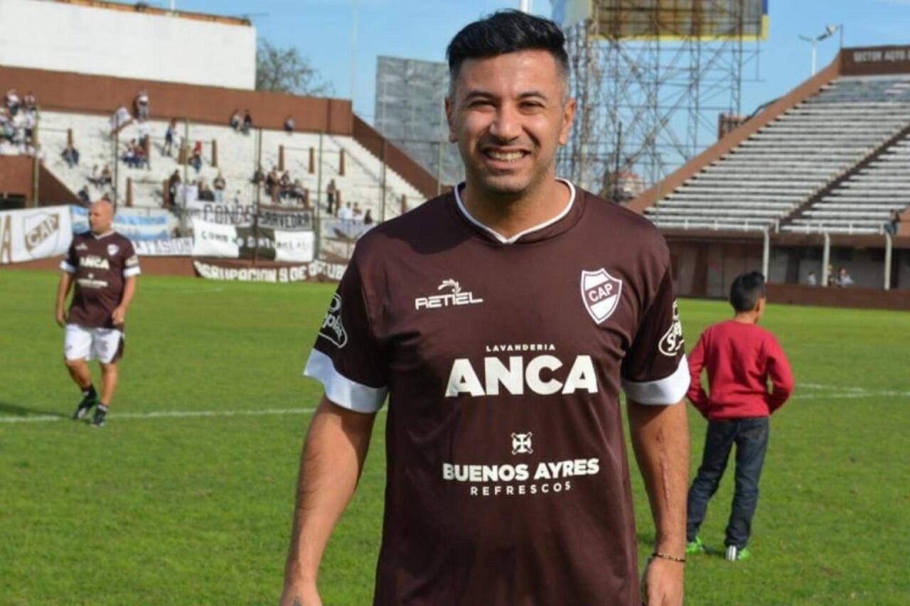 Hanuch con la casaca de Platense.