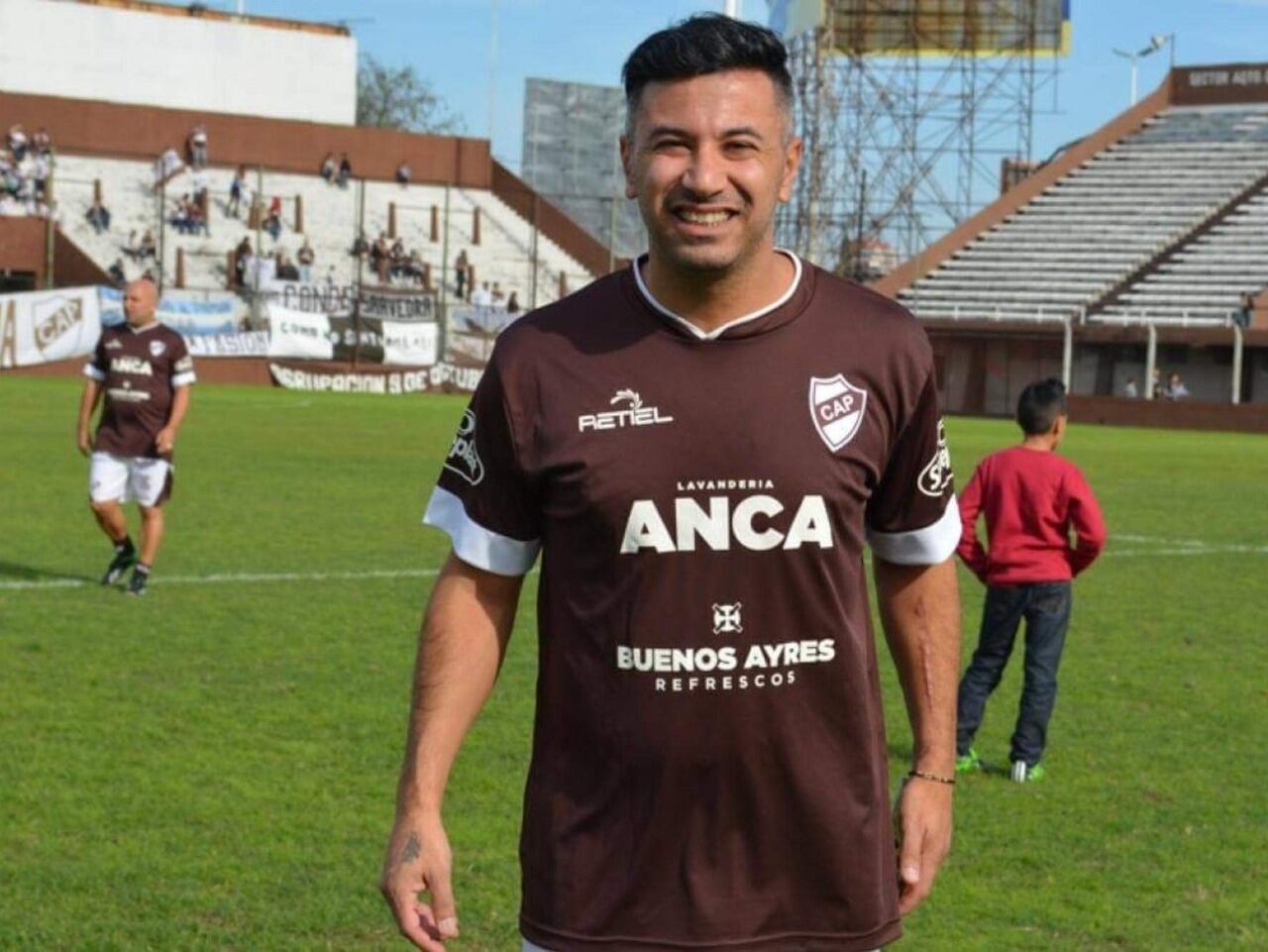 Hanuch con la casaca de Platense.