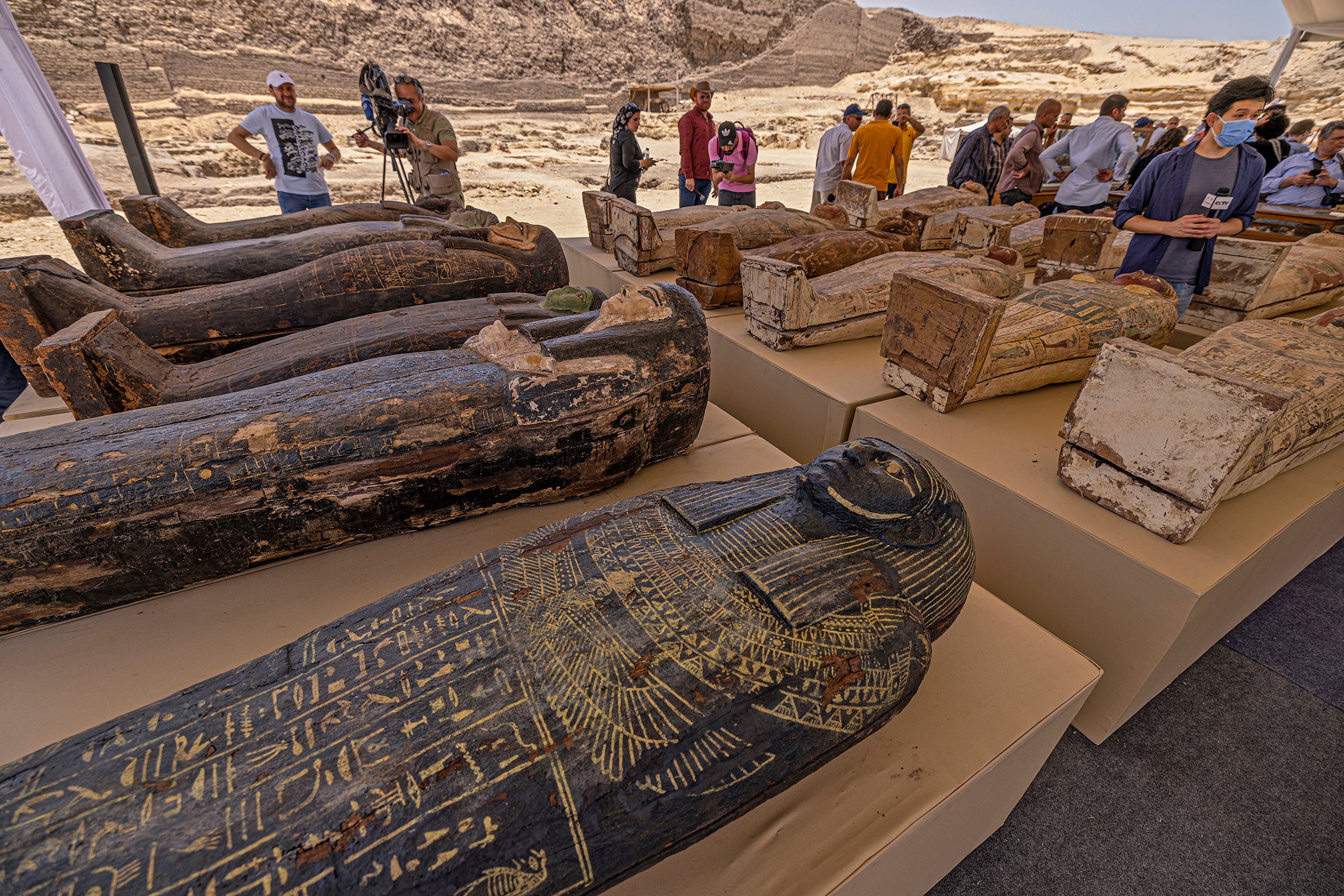 El sitio de Saqqara está a unos 15 km de las pirámides de Guiza. 