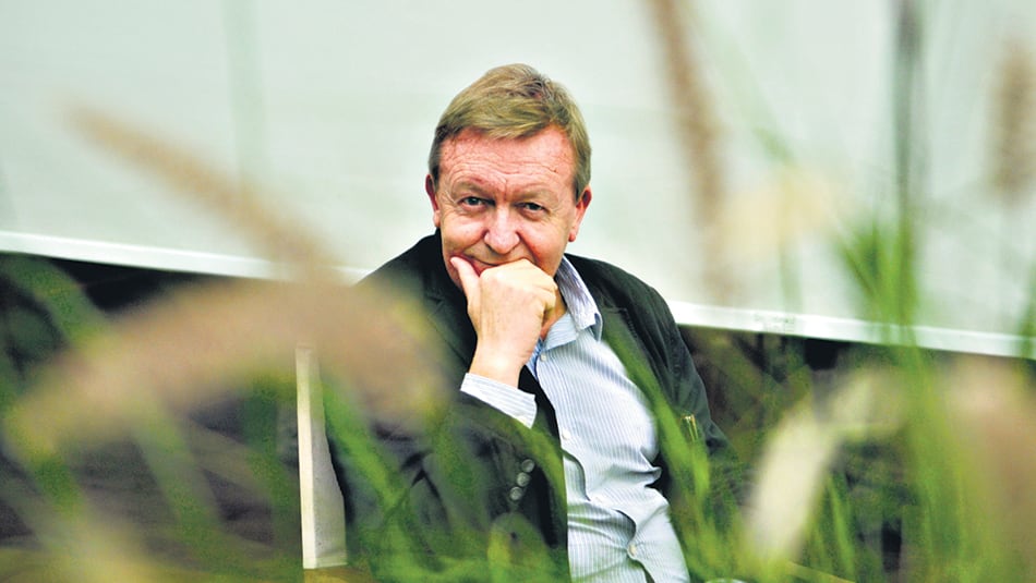 “Lo que me gusta es experimentar con la escritura”, afirma el novelista Jean Echenoz.