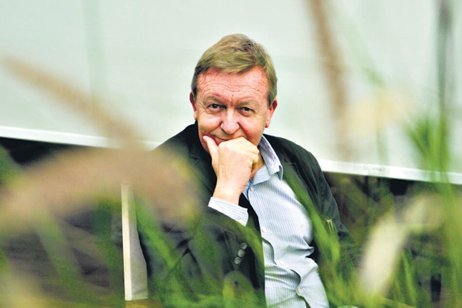 “Lo que me gusta es experimentar con la escritura”, afirma el novelista Jean Echenoz.