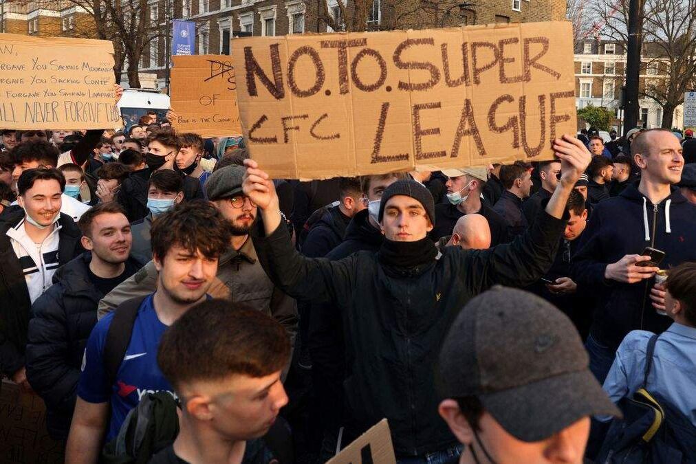 Hinchas británicos se movilizaron en contra de la Superliga Europea