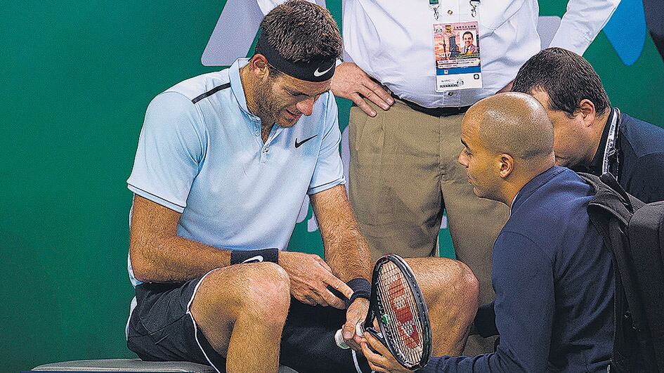 Del Potro, ayer se fue preocupado y con dolor en la muñeca izquierda.