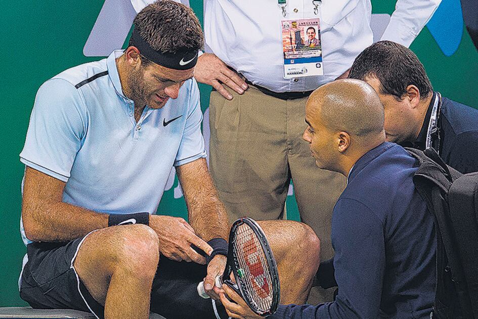 Del Potro, ayer se fue preocupado y con dolor en la muñeca izquierda.