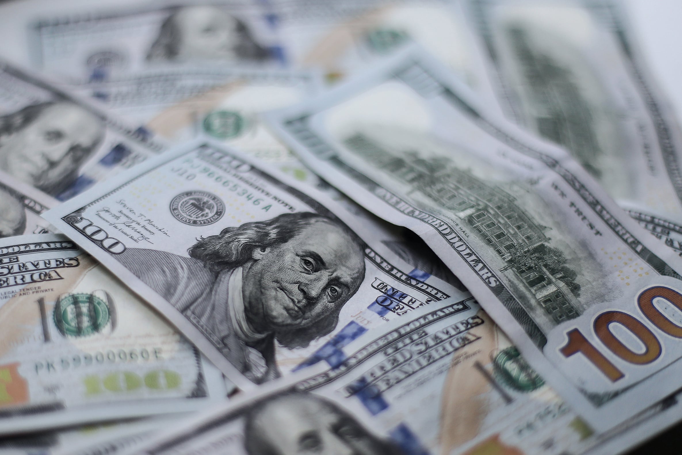 El dólar mayorista retrocedió a 1160 pesos este martes