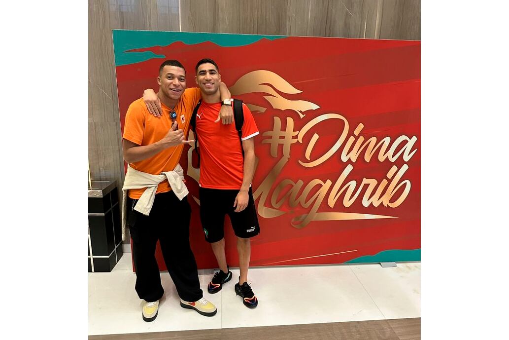Mbappé pasó a visitar a Hakimi en la concentración antes de Marruecos-España