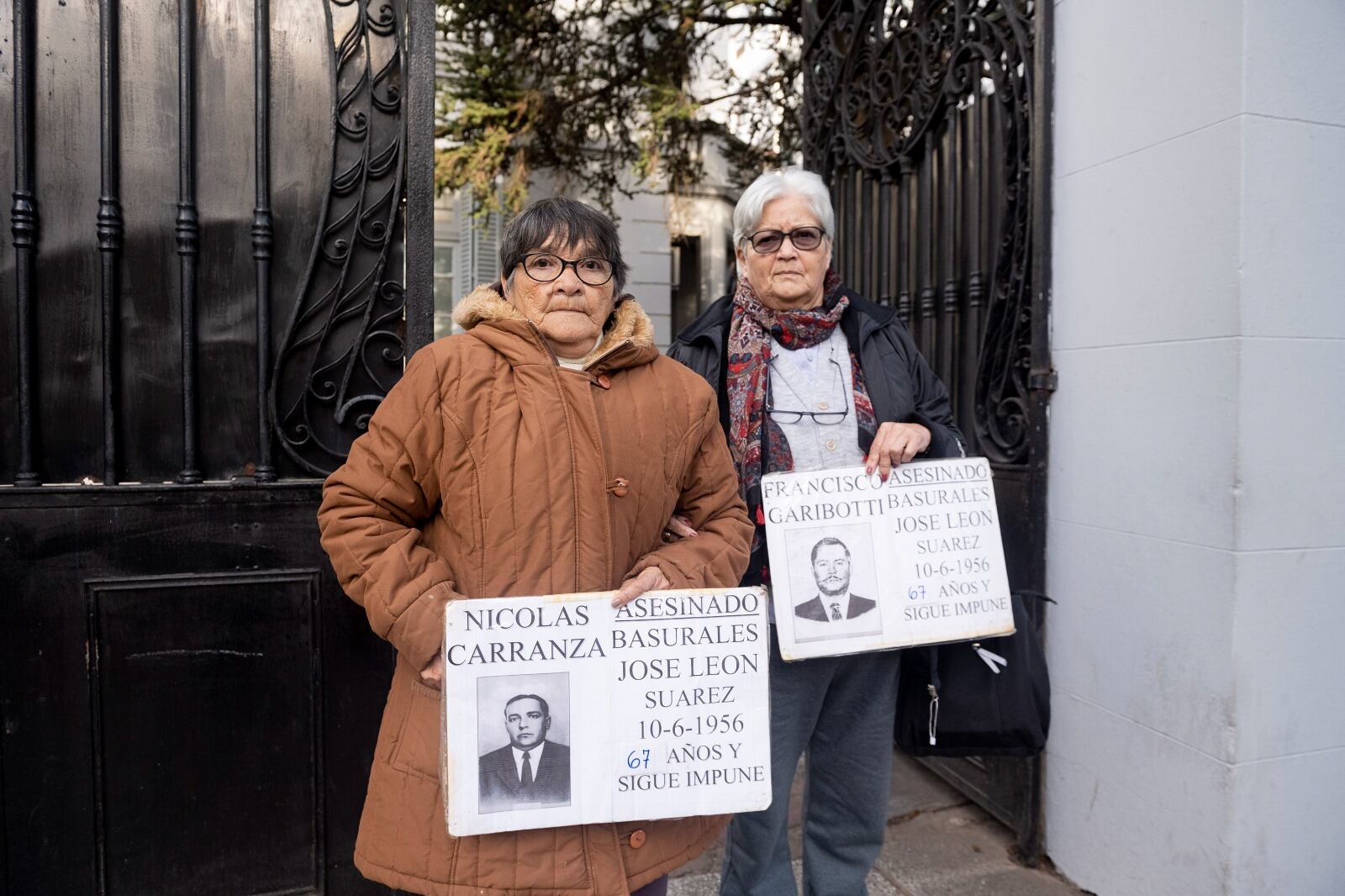 Berta Carranza y Delia Garibotti, hijas de Francisco Garibotti y  de Nicolás Carranza, fusilados en José León Suárez