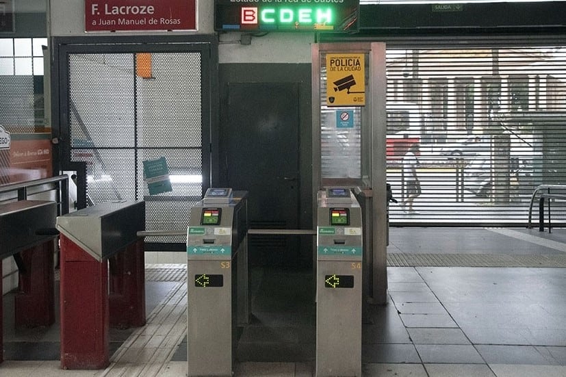 Atacaron a una mujer policía en la estación Lacroze de la línea B. Imagen: Télam. 