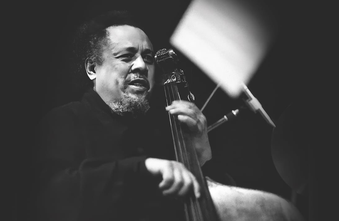 Charles Mingus, fotografiado por Uberto Sagramoso