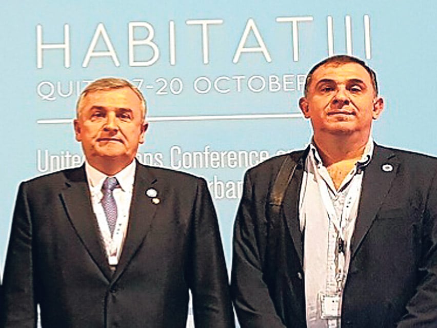 Gerardo y Walter Morales, quien conduce el instituto jujeño de vivienda. Todo queda en familia.