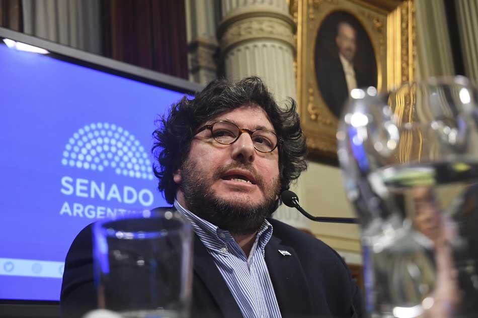 Pablo Avelluto dijo en el Congreso que se mantendrían las fuentes laborales y luego se conocieron nuevos despidos.