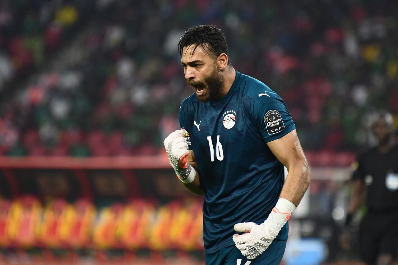 Mohamed Gabaski, arquero de Egipto, atajó dos penales.