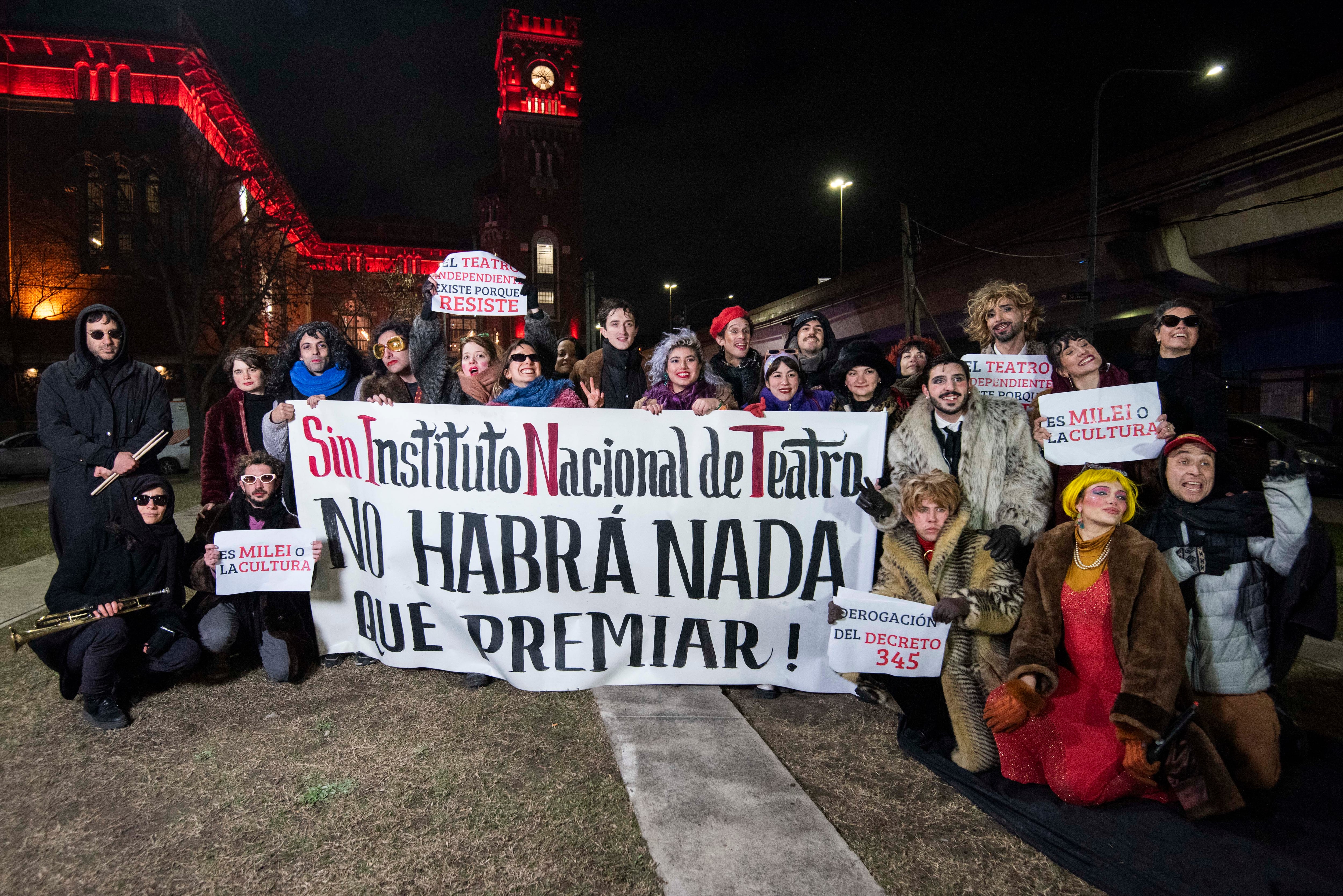 "Somos una comunidad donde la mayoría tiene menos de 40 años, una generación que no gestiona espacios, no tiene teatros"